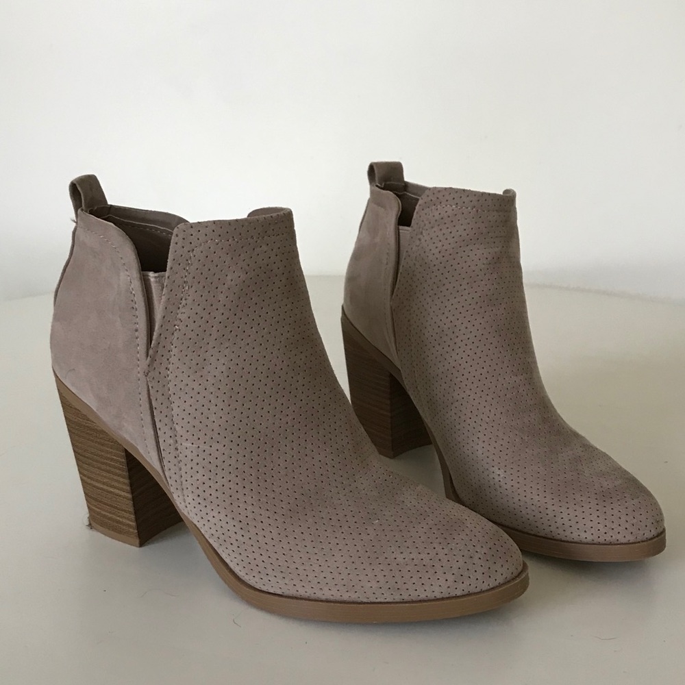 Universal Thread Heeled Booties - image 2